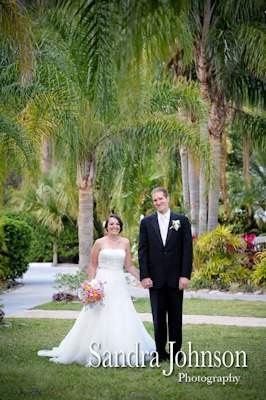 Best Lakeside wedding at Paradise Cove in Orlando, Florida - Wedding photographer - Sandra Johnson (SJFoto.com)